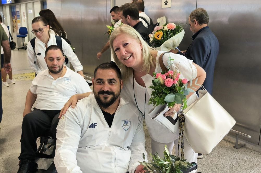 Επέστρεψαν με χαμόγελα και 13 μετάλλια οι Έλληνες Παραολυμπιονίκε (vid-pics) runbeat.gr